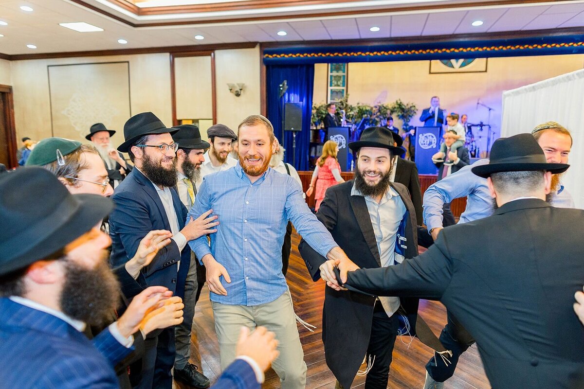 Eliana-Melmed-Photography-Chicago-LosAngeles-Jewish-WeddingPhotographer-CarmiKalman-MensDancing-00001