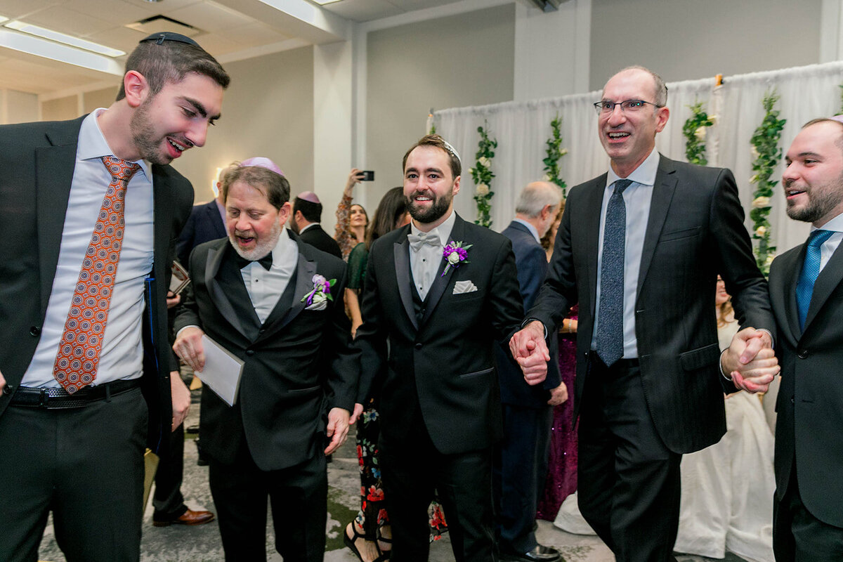 Eliana-Melmed-Photography-Chicago-LosAngeles-Jewish-WeddingPhotography-KabbalatPanim-00088