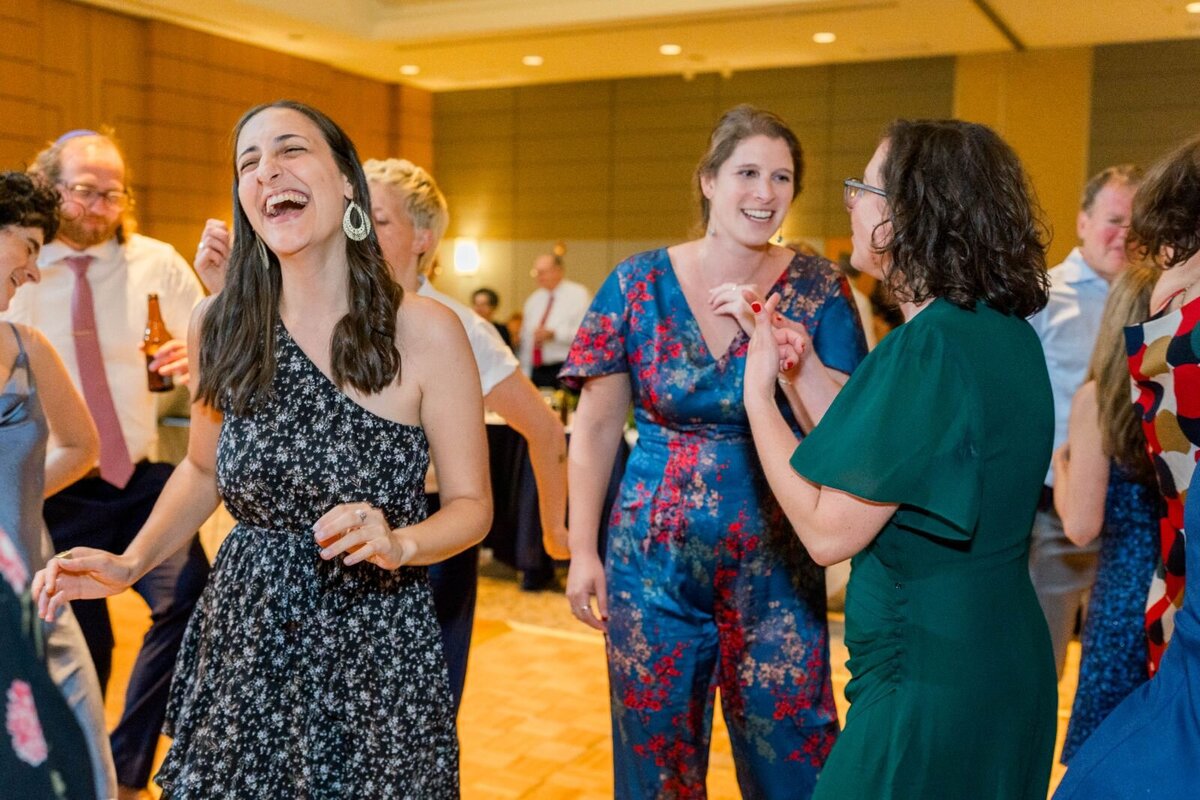 processed_ElianaMelmedPhotography_JewishWeddingPhotographer_ShulaNoah_Dancing-300