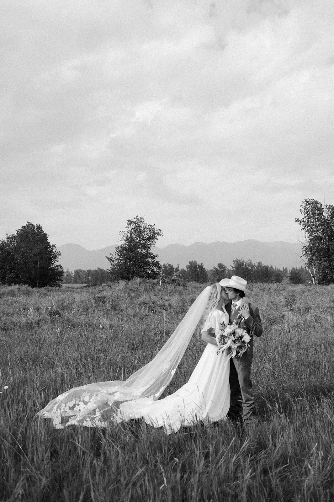 presley-gray-photo-elegant-montana-wedding-6790