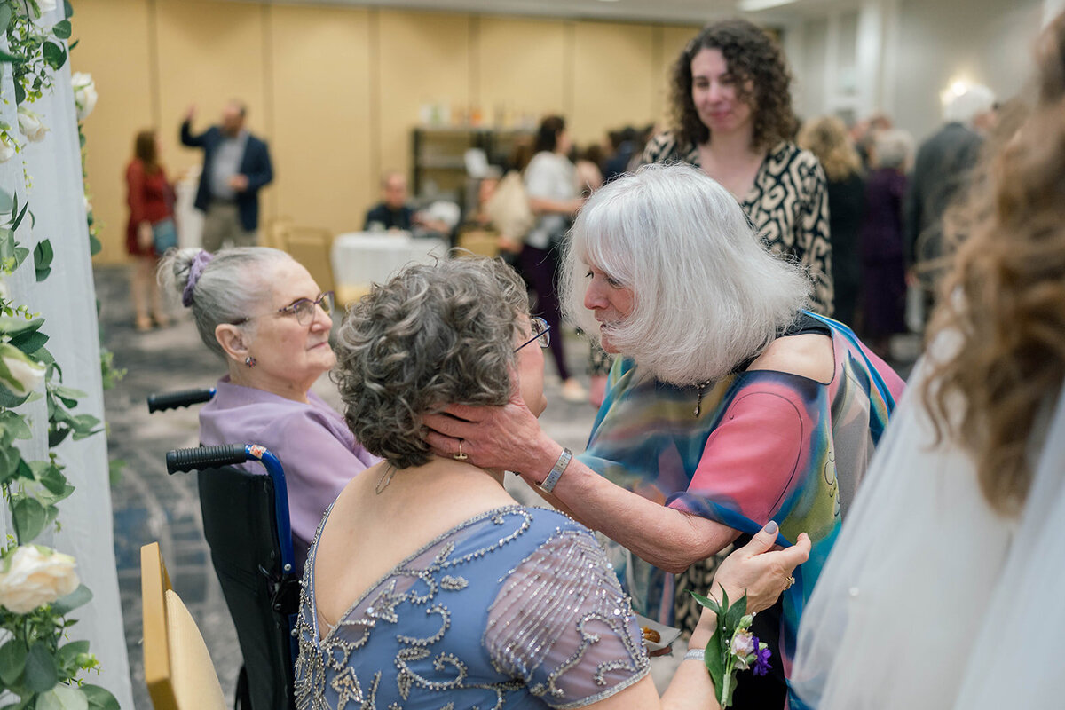 Eliana-Melmed-Photography-Chicago-LosAngeles-Jewish-WeddingPhotography-KabbalatPanim-00039