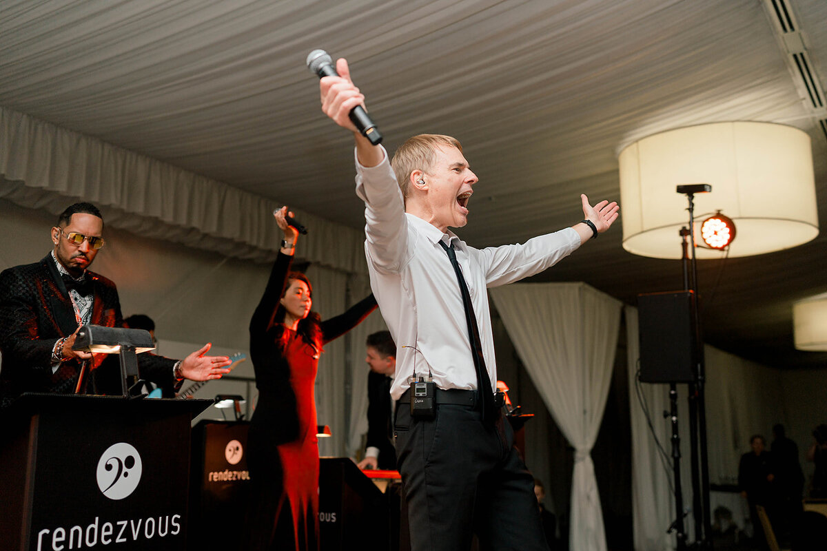 Eliana-Melmed-Photography-Chicago-LosAngeles-Jewish-WeddingPhotography-Dancefloor-00056