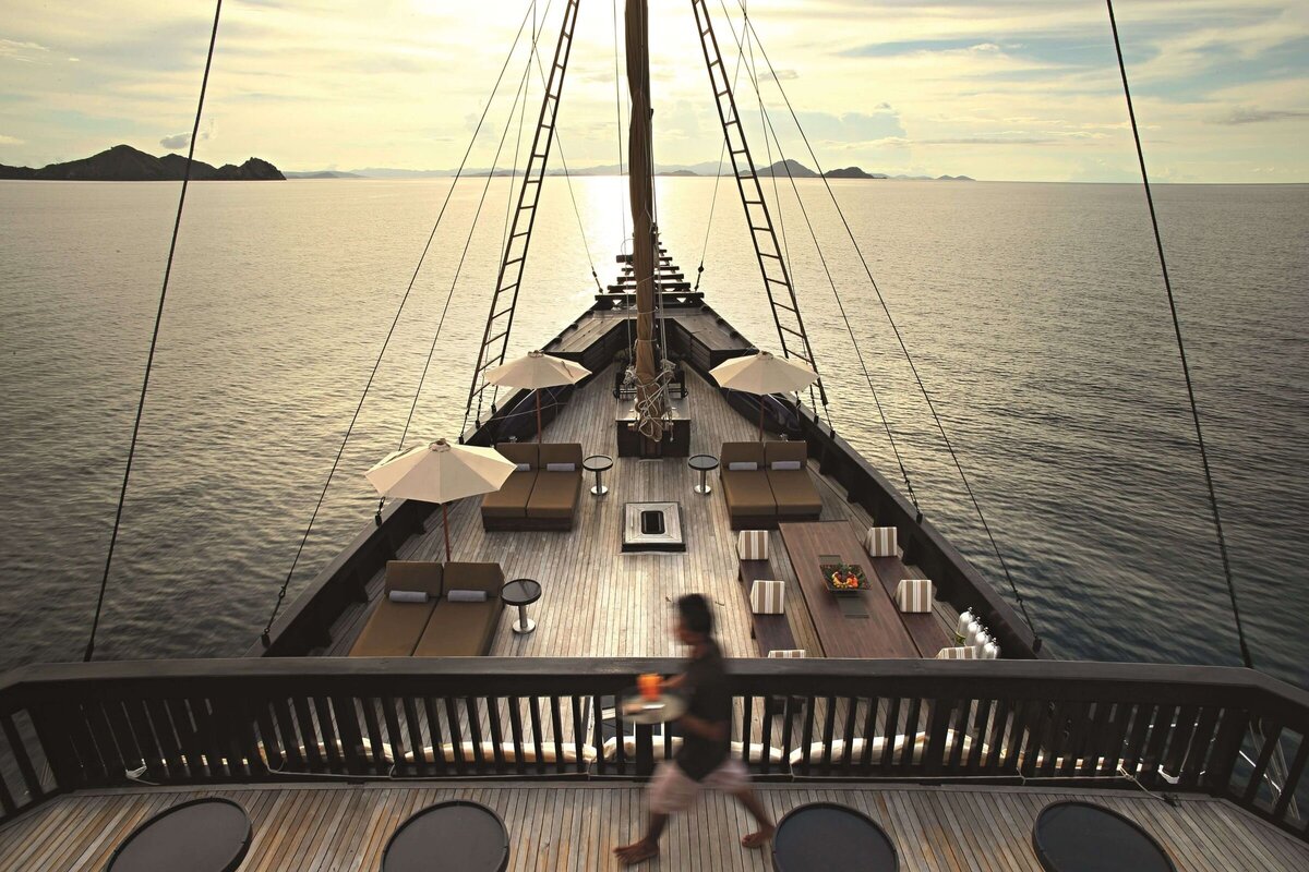 Alila Purnama Luxury Yacht Charter Komodo Diving