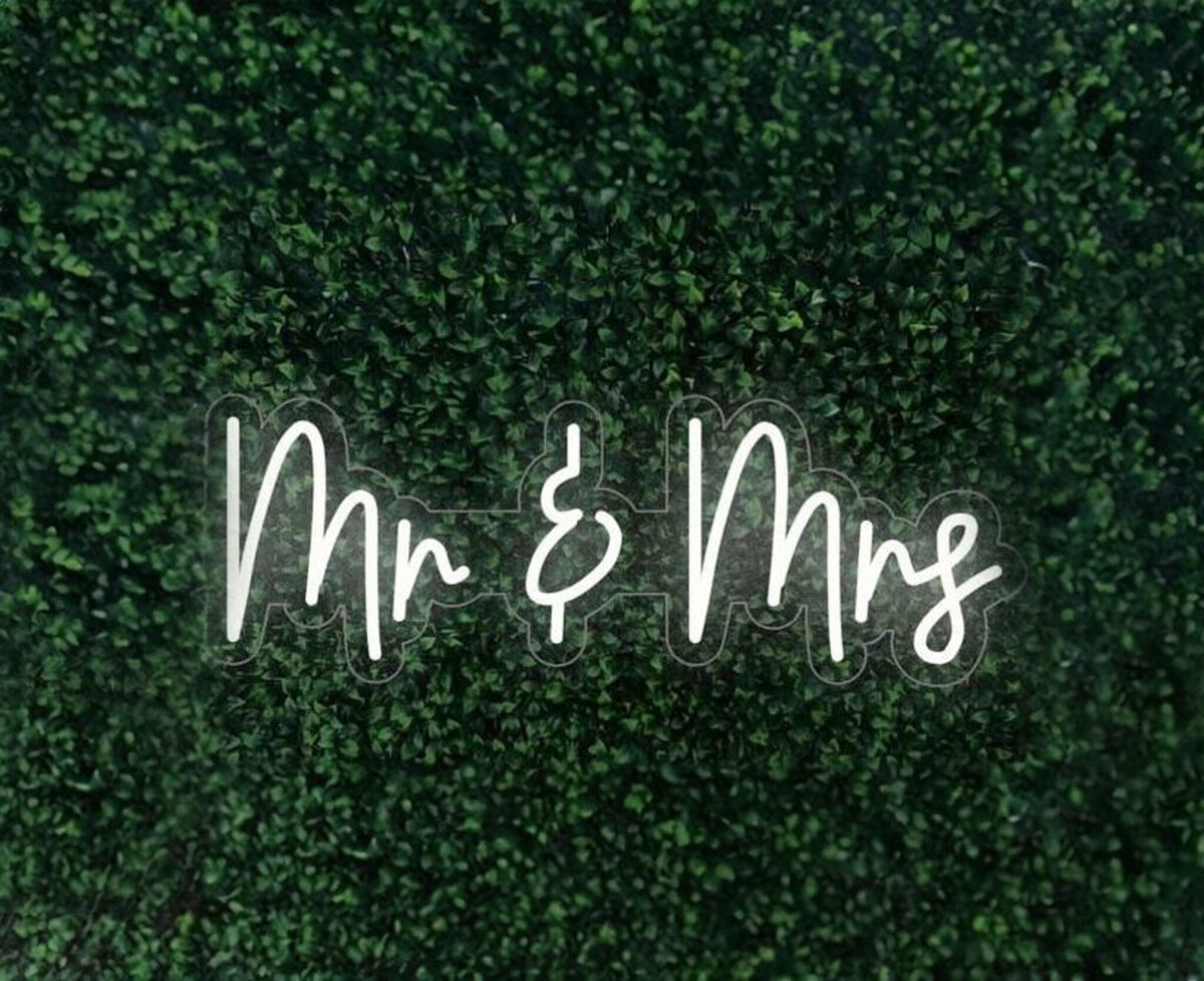 Mr and Mrs sign from Love In Bloom, neon sign decor rentals based in Lethbridge, AB. Featured on the Brontë Bride Vendor Guide.