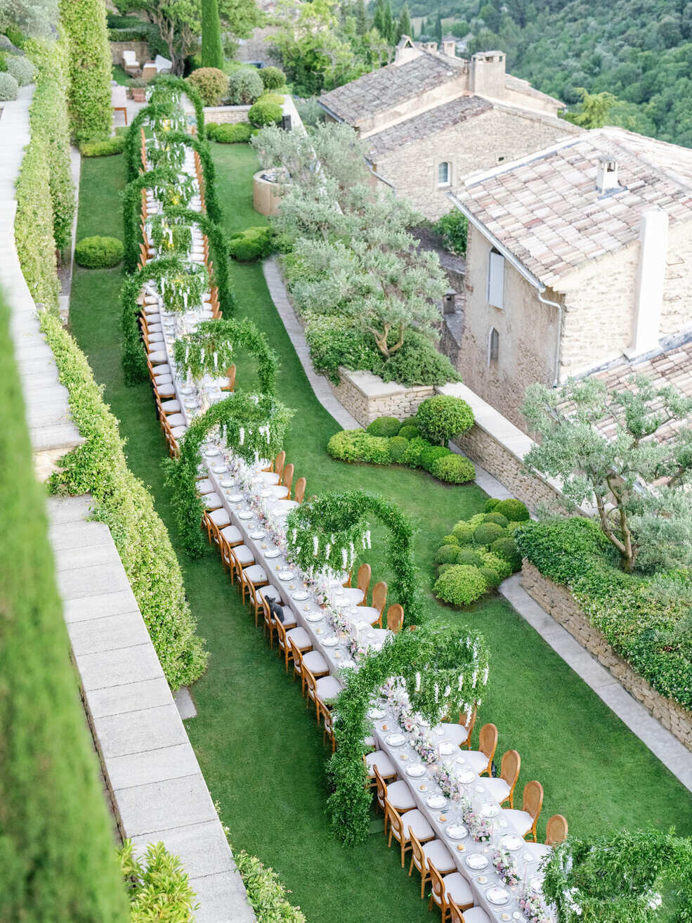 huge-garden-style-wedding-table
