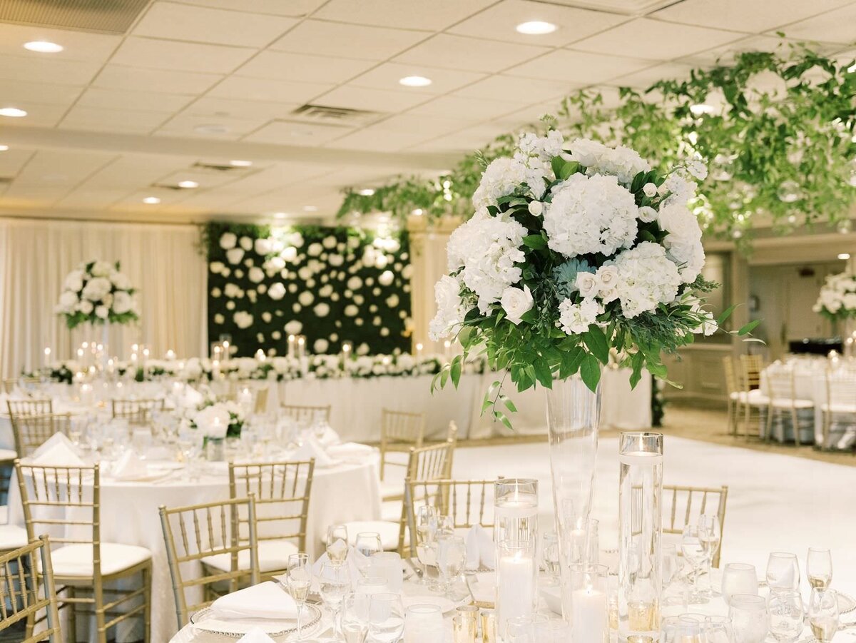 hanging-floral-installation-at-rockford-country-club-wedding-with-clementine-events-chicago