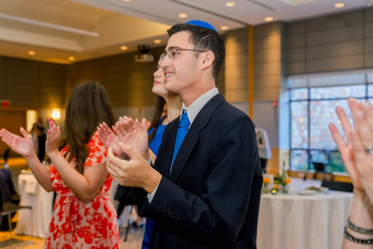 Eliana-Melmed-Photography-Chicago-LosAngeles-Jewish-WeddingPhotography-ShulaNoah-Simcha-Dancing-00136