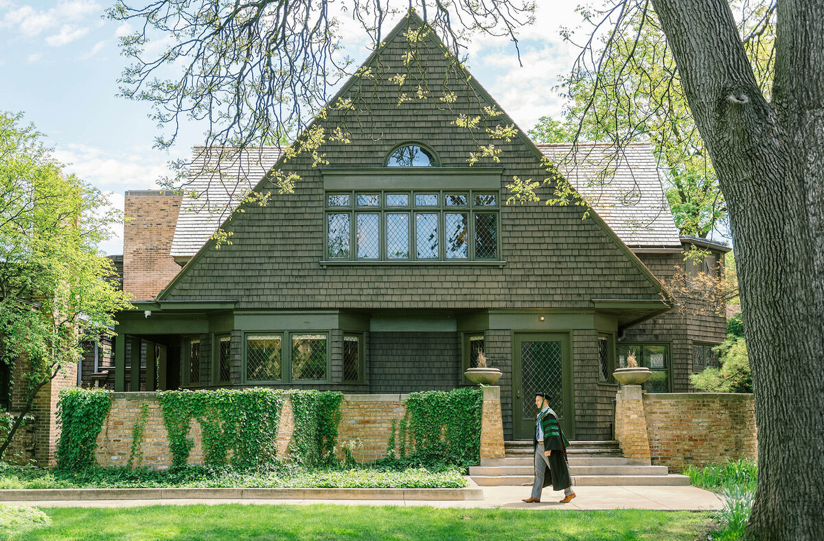 Senior guy pictures in Oak Park, IL at the Frank Lloyd Wright studio