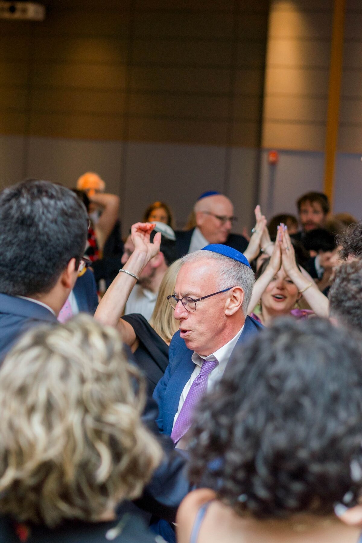 Eliana-Melmed-Photography-Chicago-LosAngeles-Jewish-WeddingPhotography-ShulaNoah-Simcha-Dancing-00051