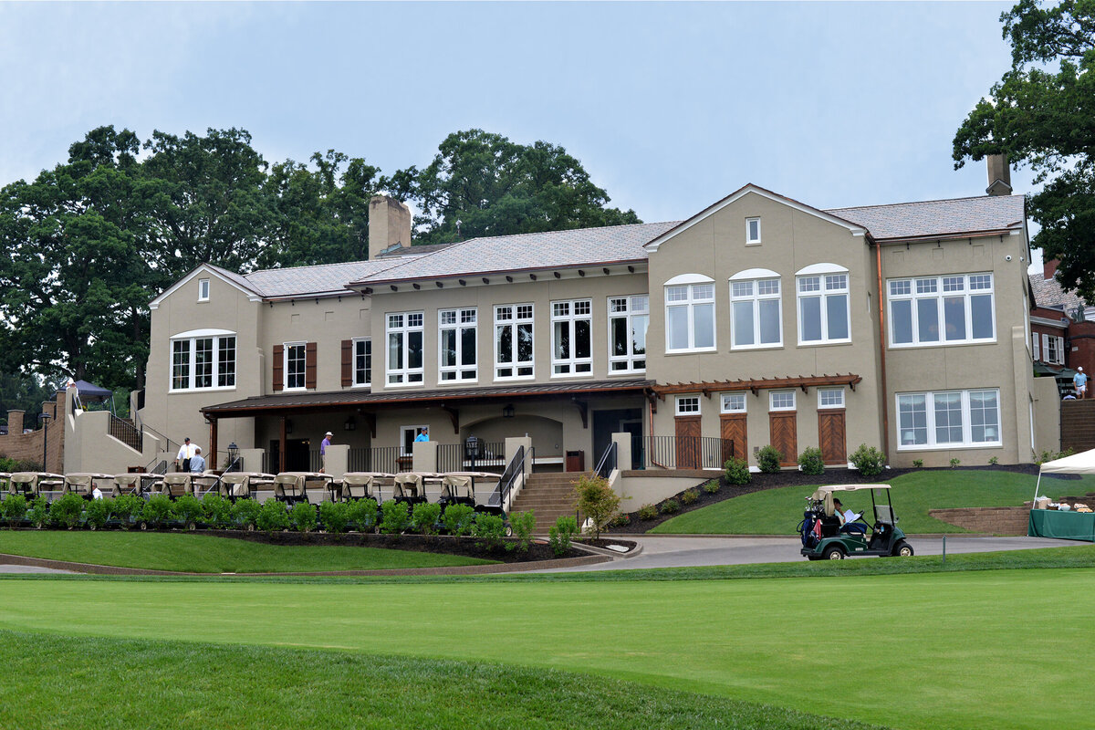 view from the practice green to the clubhouse at Fox Chapel Golf Club