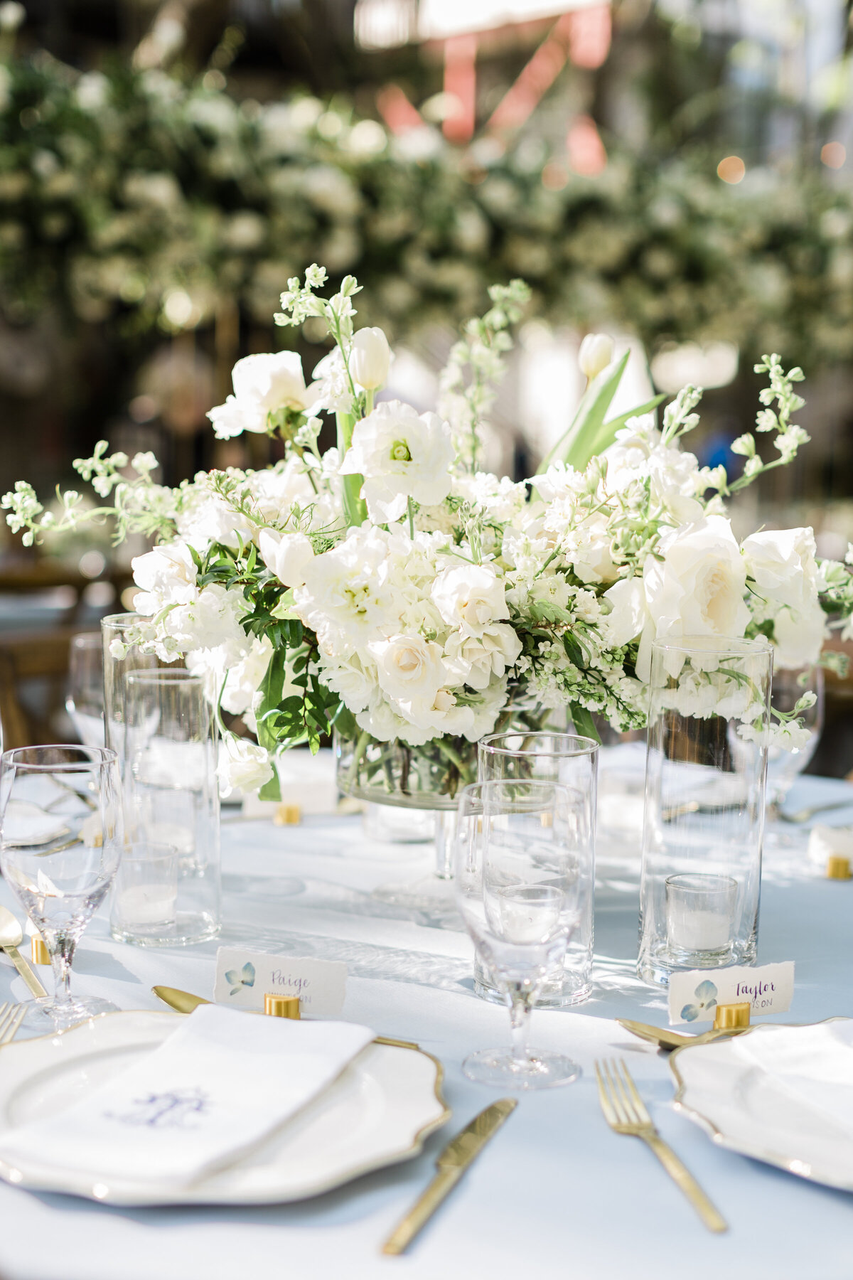 reception-white-flowers