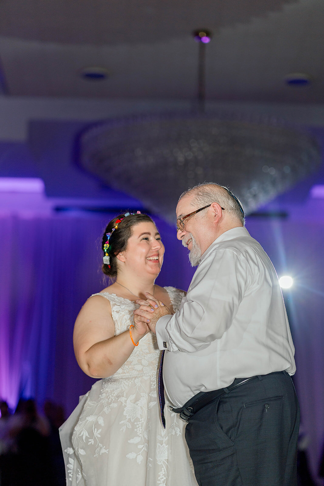 Eliana-Melmed-Photography-Chicago-LosAngeles-Jewish-WeddingPhotography-ElianaSklar-DanceFloor-00254