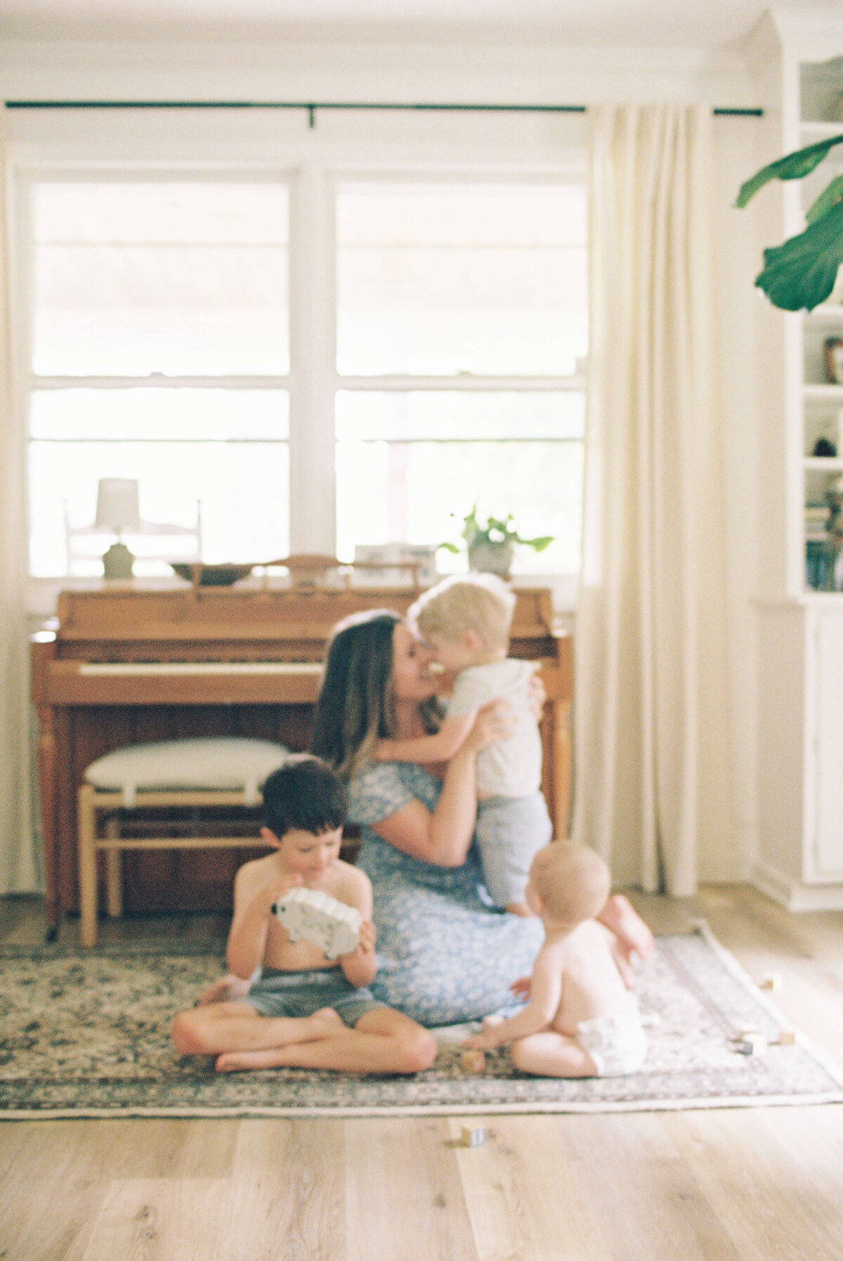 simpe-easy-motherhood-photography