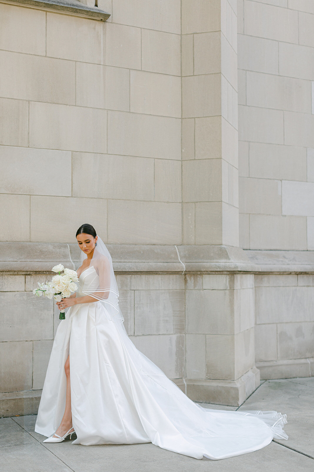 Elegant wedding ceremony at the Carnegie Museum of Natural History in Pittsburgh