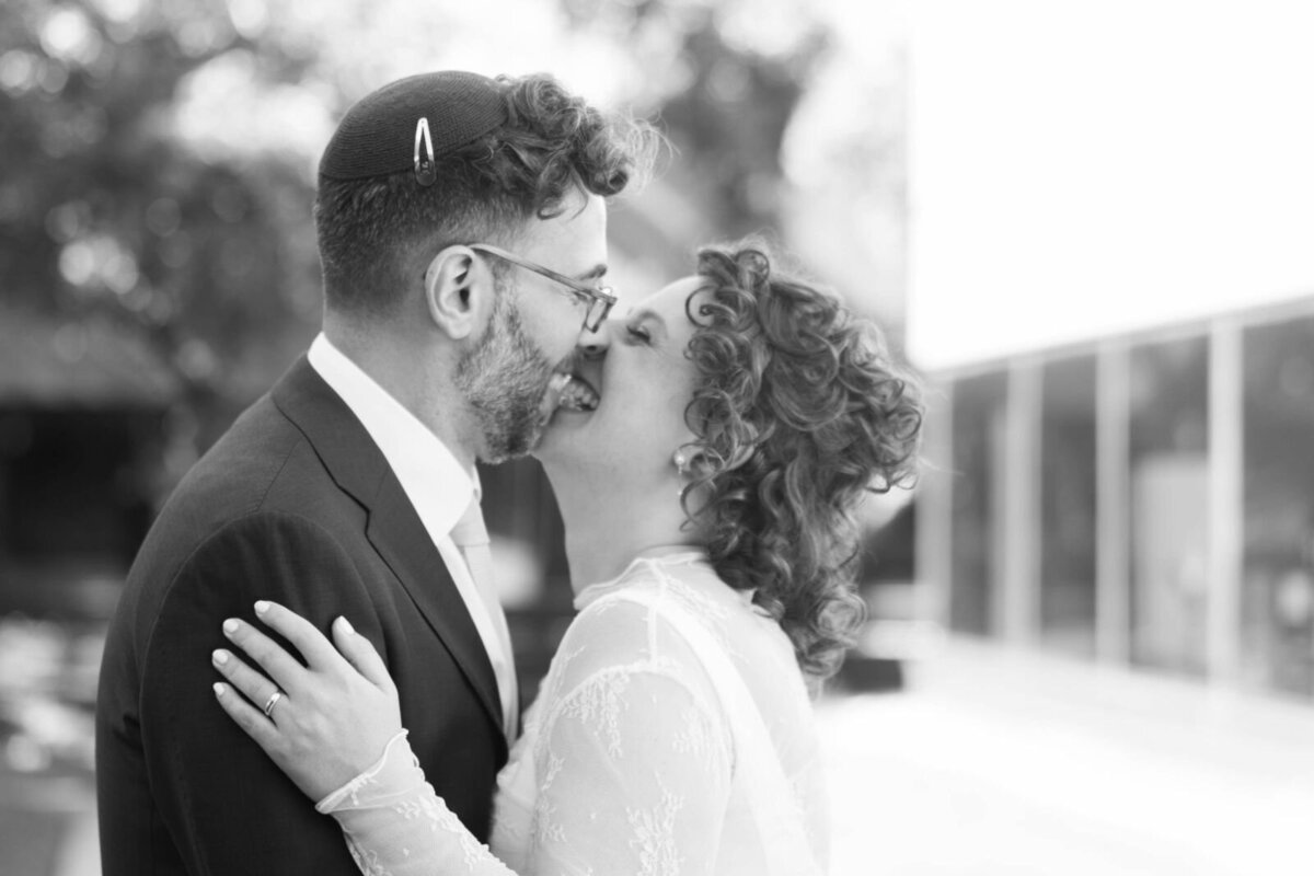 Eliana-Melmed-Photography-Chicago-LosAngeles-Jewish-WeddingPhotography-ShulaNoah-CouplesPortraits-00114