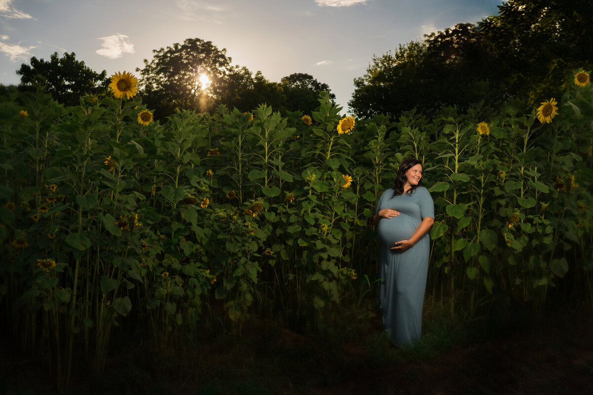 east TN maternity photographer sunflowers