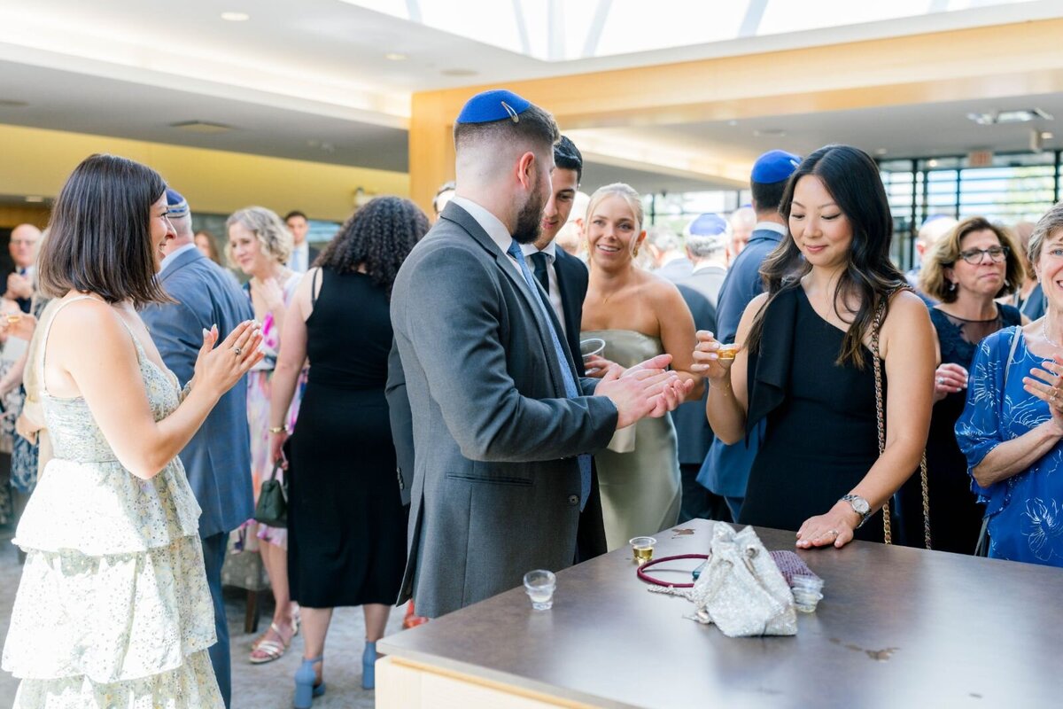 Eliana-Melmed-Photography-Chicago-LosAngeles-Jewish-WeddingPhotography-ShulaNoah-Tisch-00031