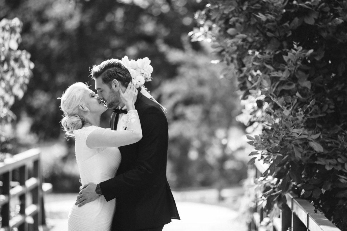 Sacramento bride and groom photo in black and white