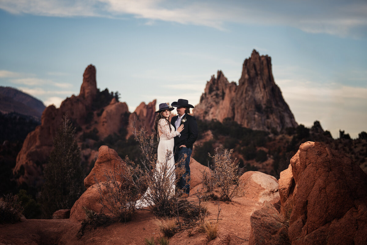 Brendon-and-Mallory-Garden-of-the-Gods-Intimate-Elopement-Colorado-Springs-16