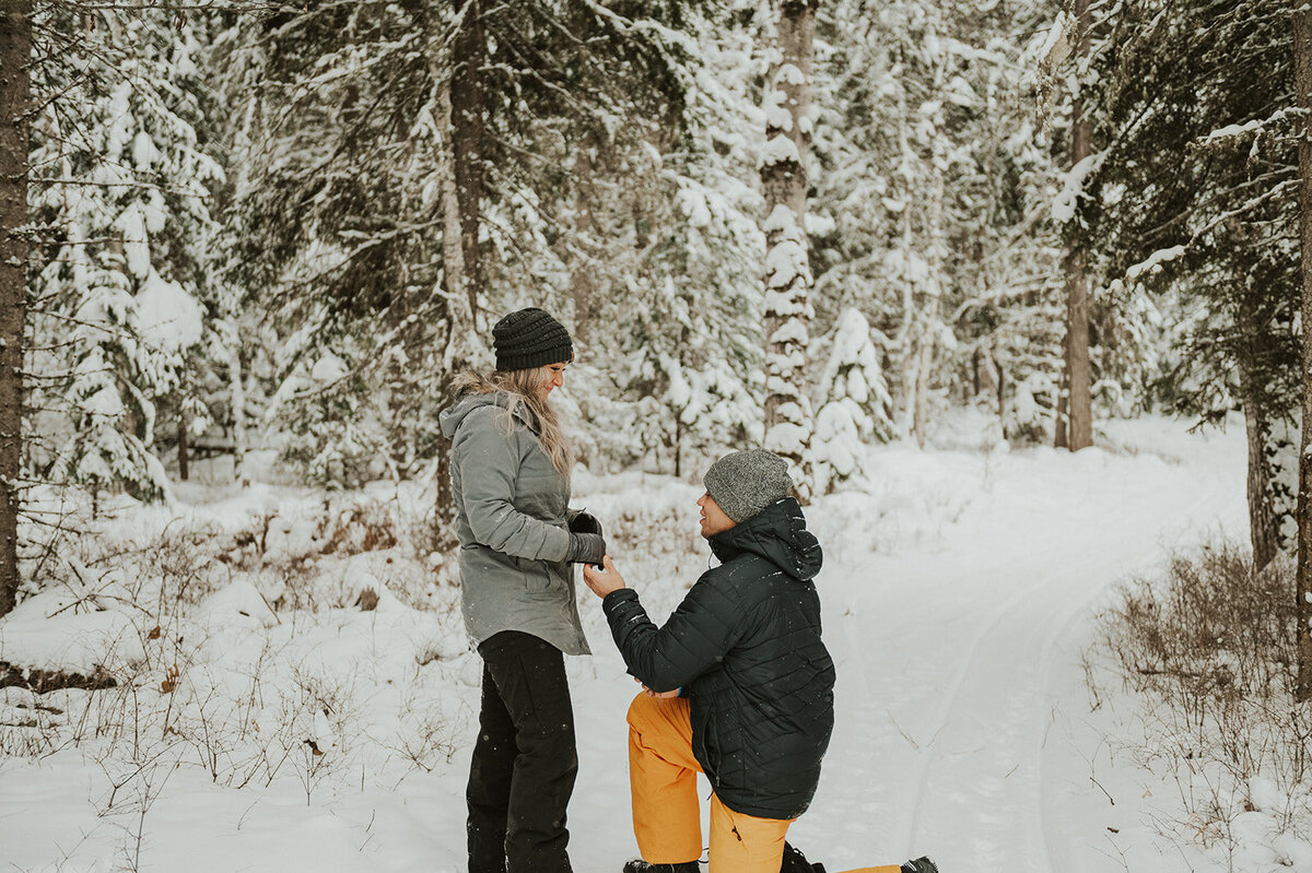 winter-montana-dog-sledding-proposal-presley-gray-photo-6902