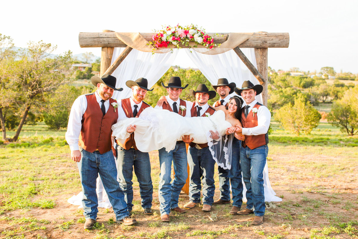 Edgewood-New-Mexico_Country-Wedding-Photographer_www.tylerbrooke.com_Kate-Kauffman-24-of-35(pp_w2052_h1368)