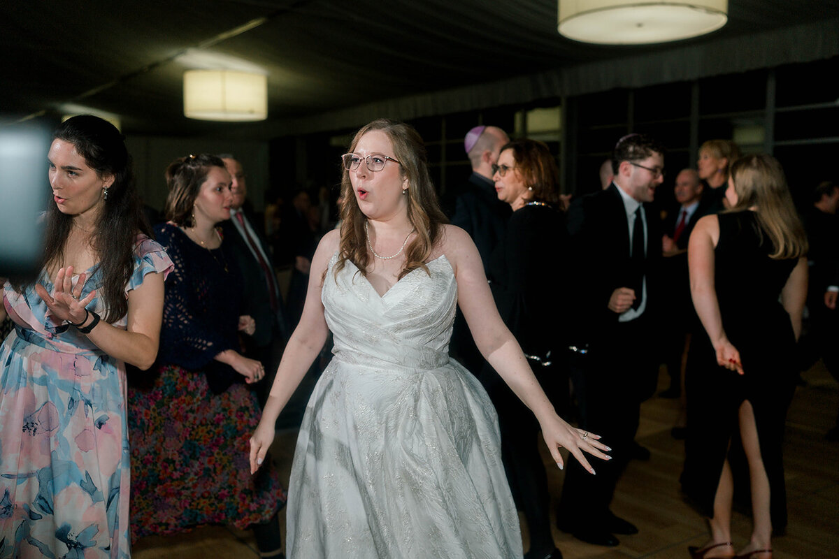 Eliana-Melmed-Photography-Chicago-LosAngeles-Jewish-WeddingPhotography-Dancefloor-00201
