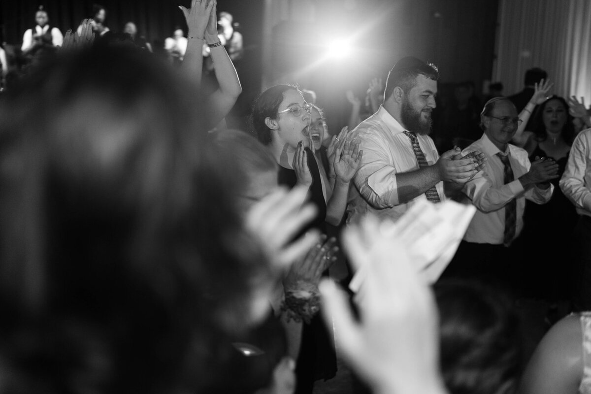 Eliana-Melmed-Photography-Chicago-LosAngeles-Jewish-WeddingPhotography-ElianaSklar-DanceFloor-00026