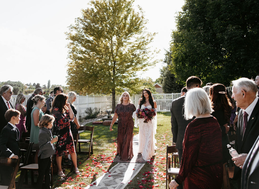 violet-arden-floral-utah-backyard-wedding