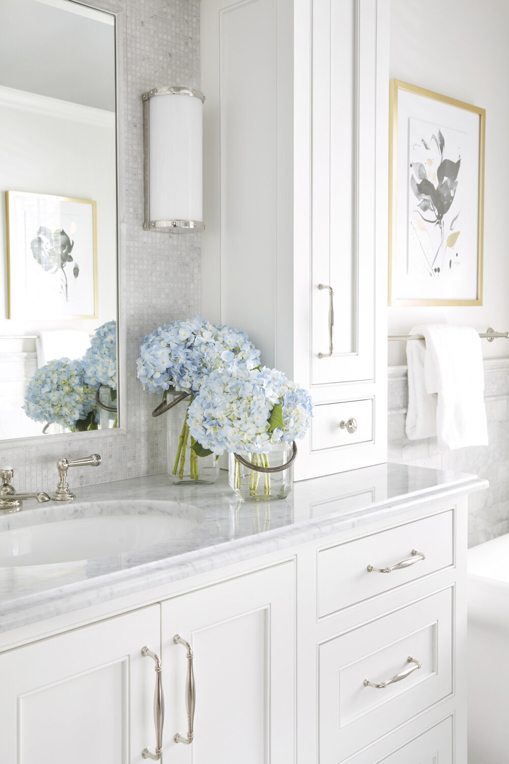 Panageries Residential Interior Design | Vibrant Classic Bungalow Master Bath With Fresh Blue Hydrangeas