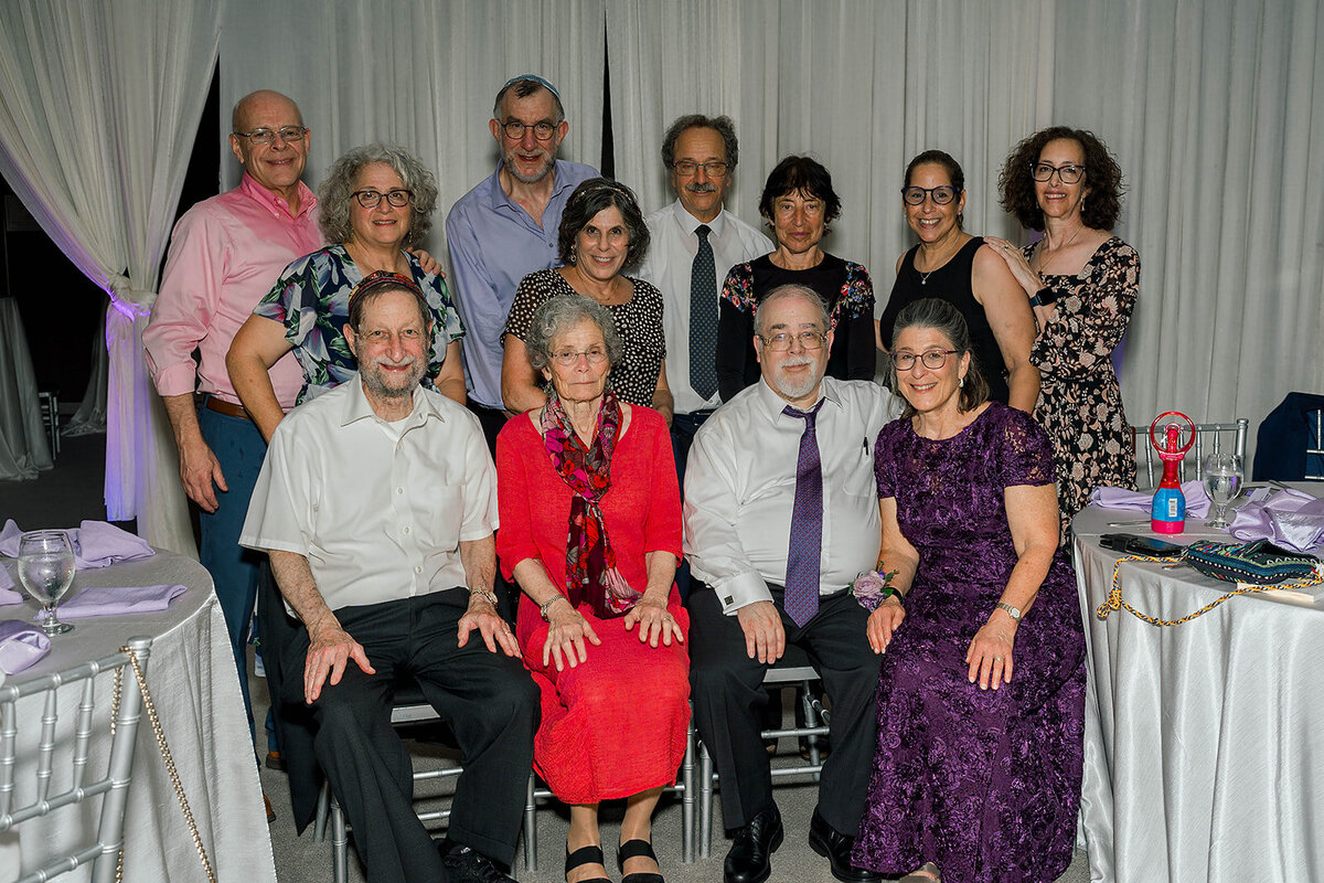 Eliana-Melmed-Photography-Chicago-LosAngeles-Jewish-WeddingPhotography-ElianaSklar-DanceFloor-00230