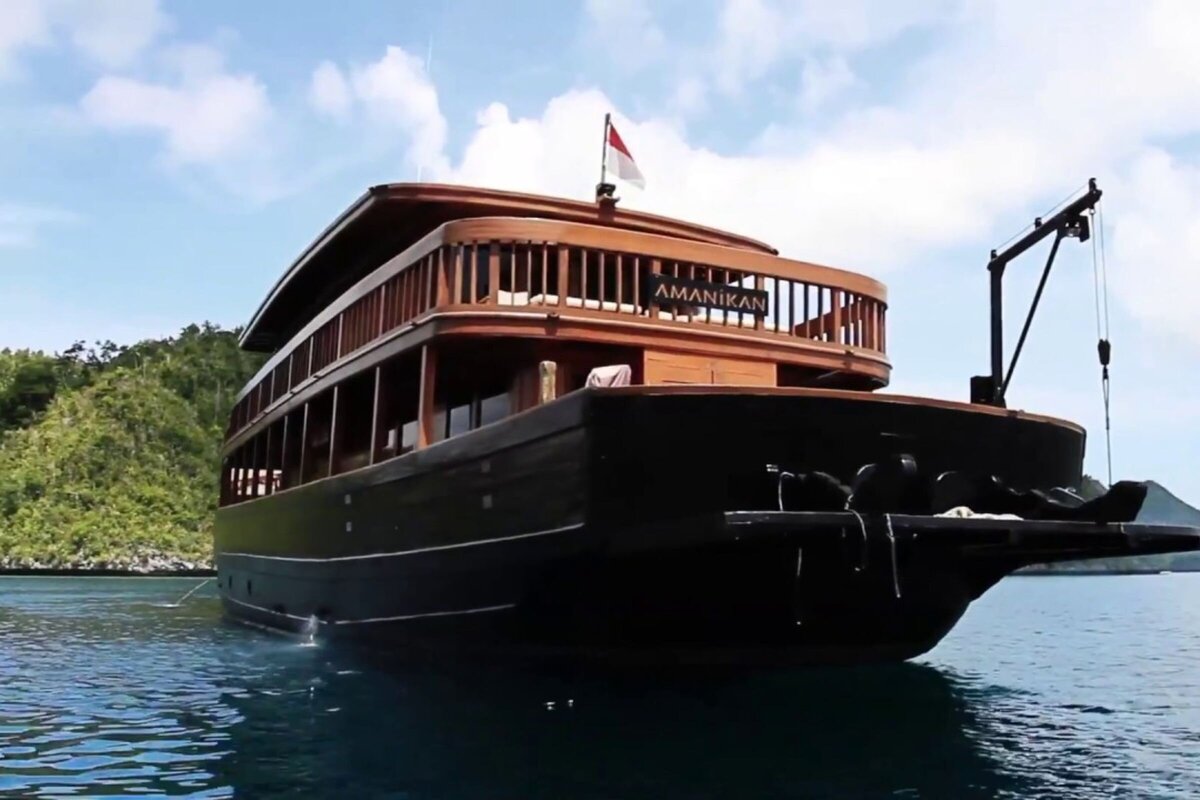 Luxury Yacht Charter Amanikan Aft DeckIndonesia