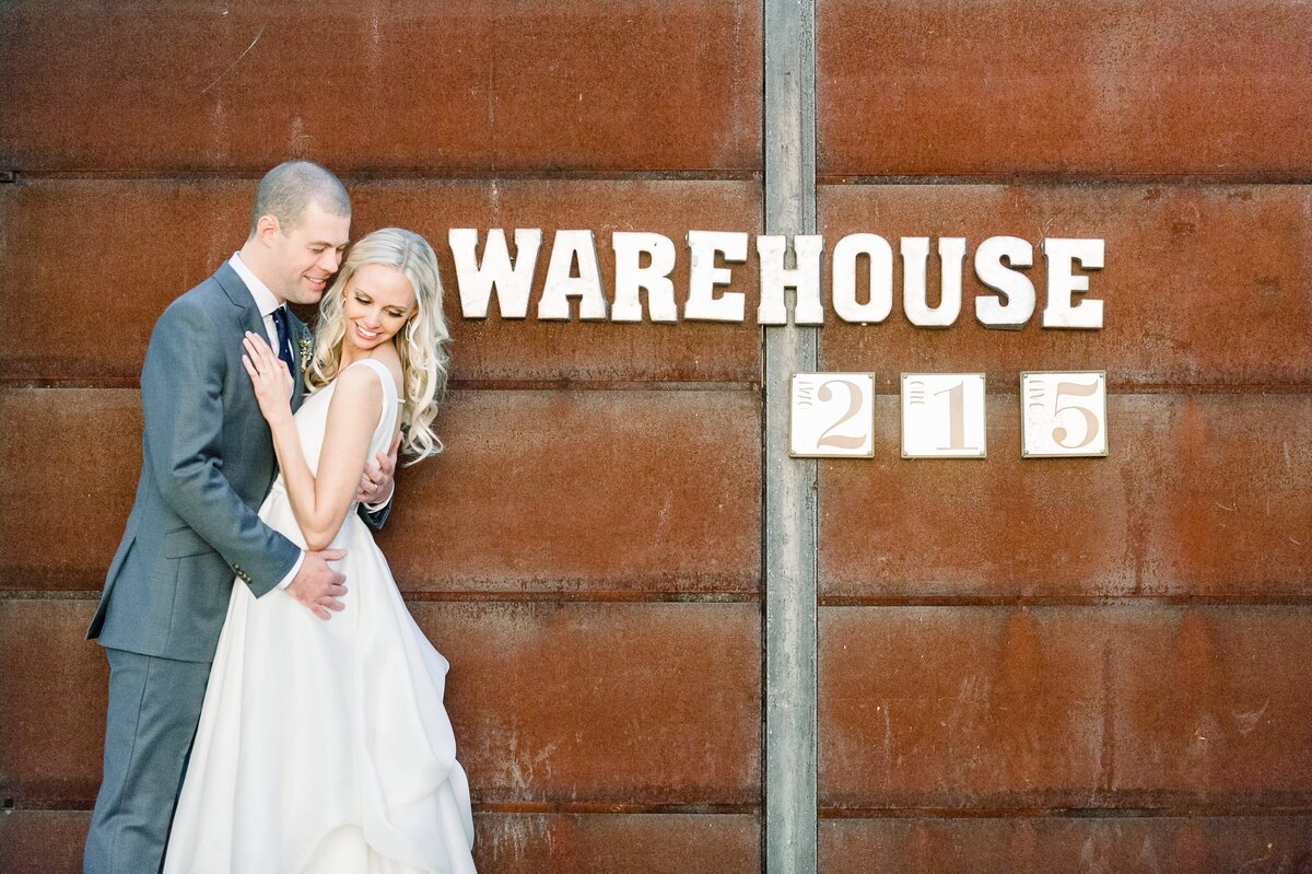 Warehouse-215-wedding-by-Leslie-Ann-Photography-00070