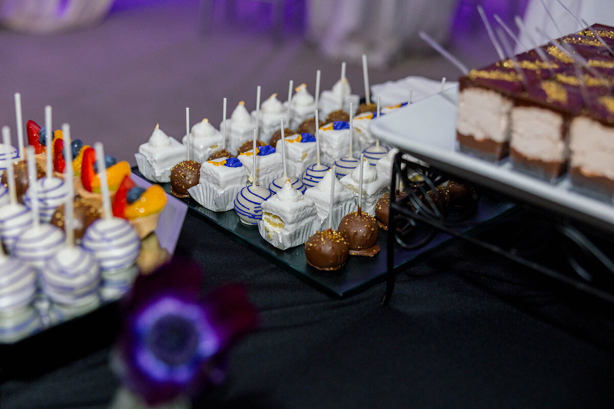 Eliana-Melmed-Photography-Chicago-LosAngeles-Jewish-WeddingPhotography-ElianaSklar-DanceFloor-00292
