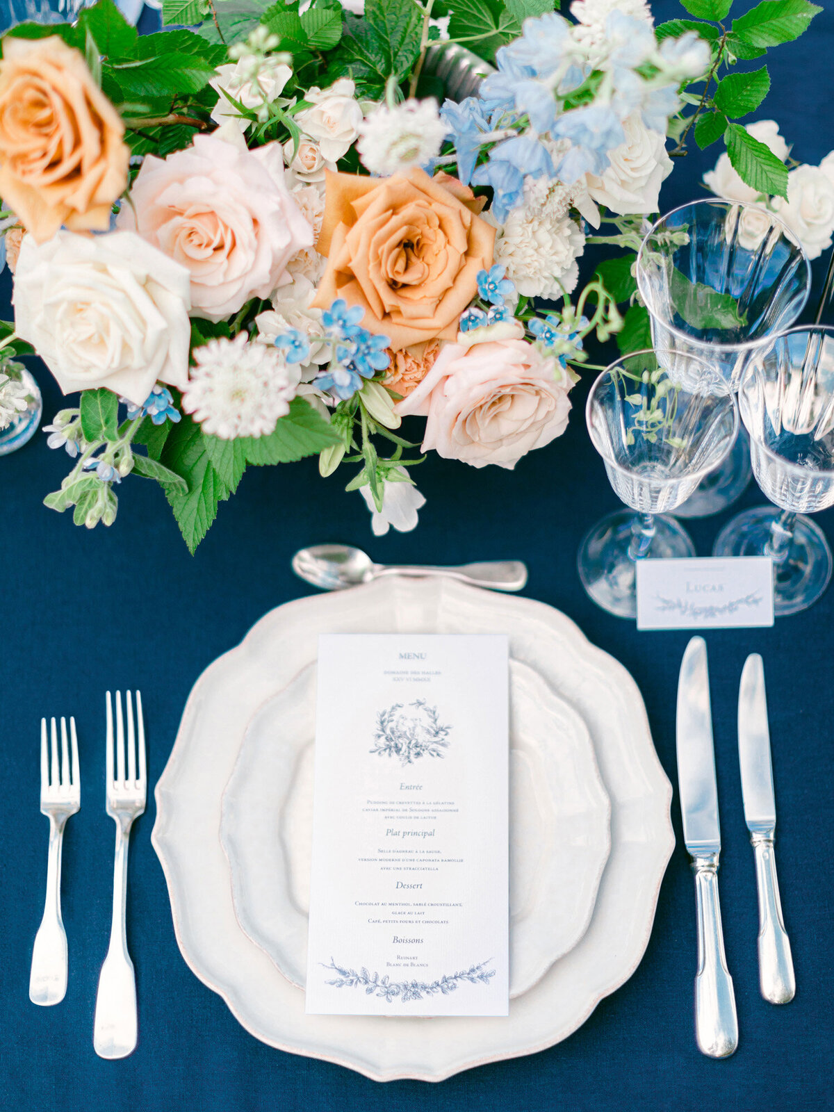 tableware wedding blue linen and flowers