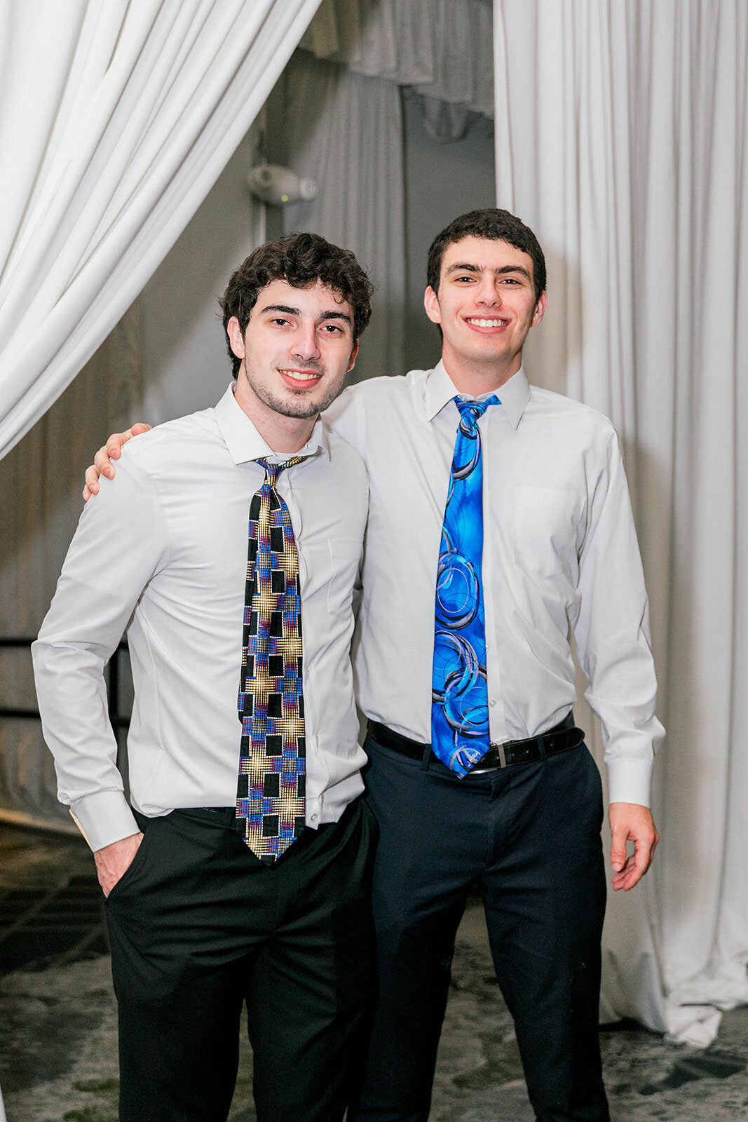 Eliana-Melmed-Photography-Chicago-LosAngeles-Jewish-WeddingPhotography-Dancefloor-00019