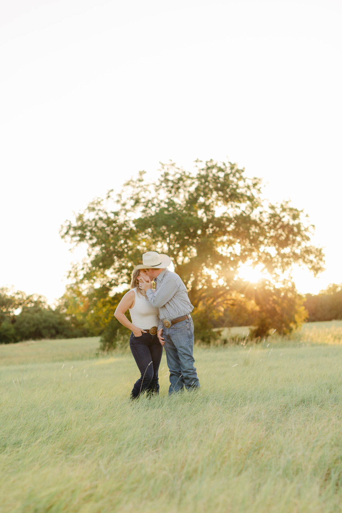 sunset engagement pictures in texas