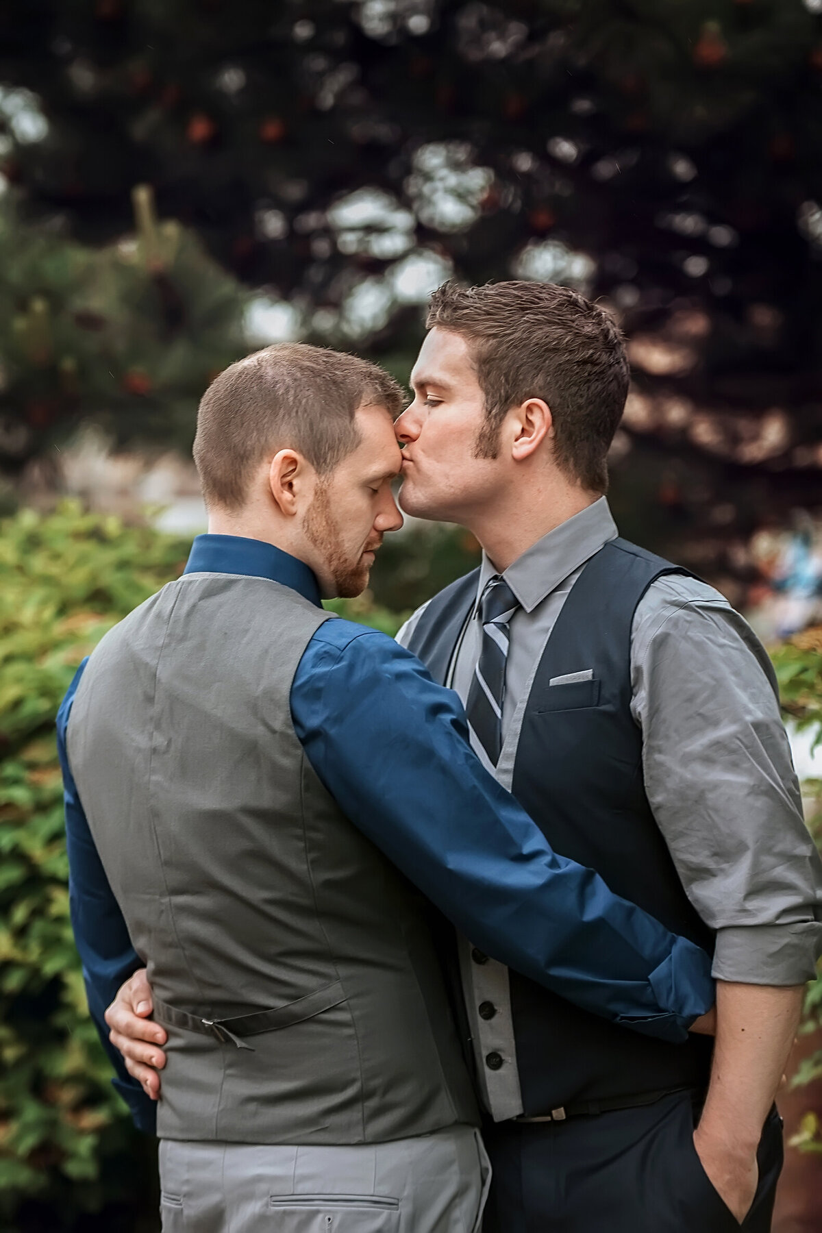 grooms kissing fricano event center muskegon, MI