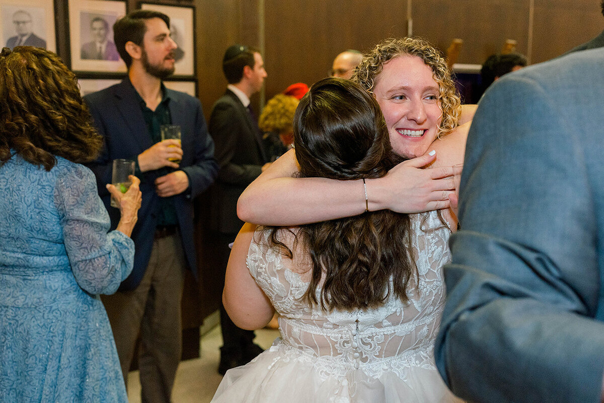 Eliana-Melmed-Photography-Chicago-LosAngeles-Jewish-WeddingPhotography-ElianaSklar-CocktailHour-00064
