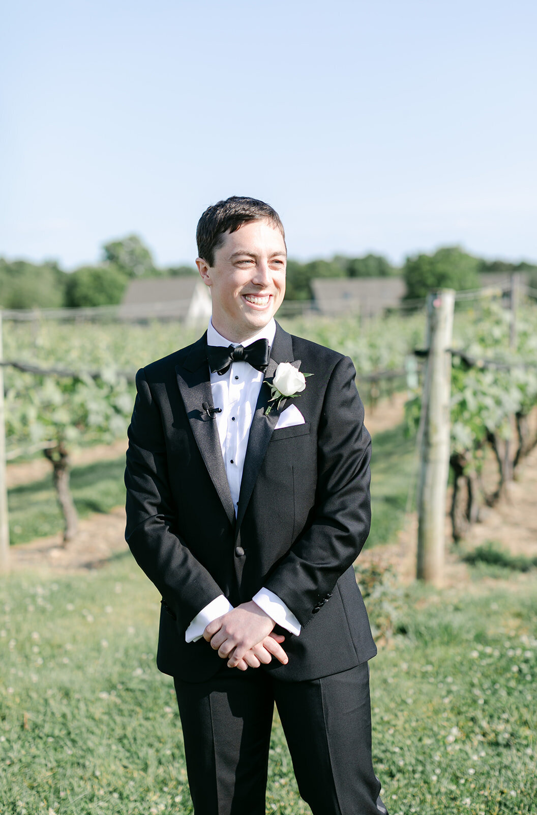 groom-style-at-jonathan-edwards-winery