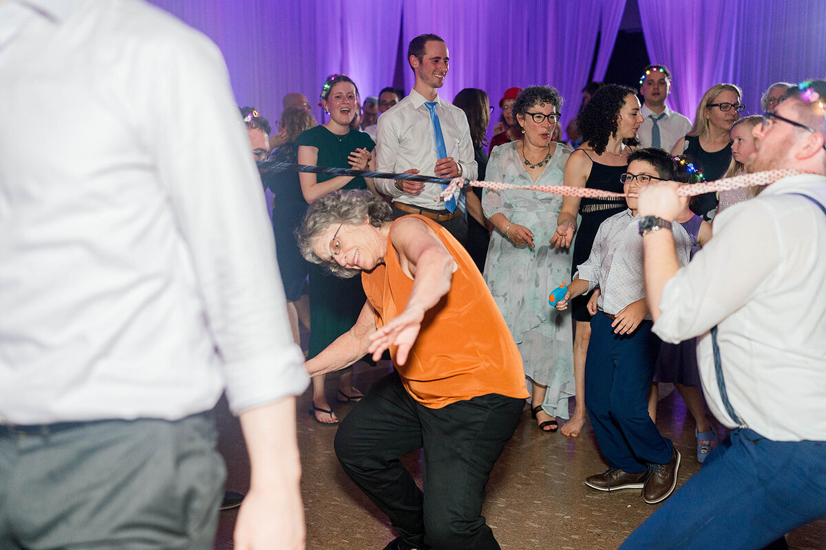 Eliana-Melmed-Photography-Chicago-LosAngeles-Jewish-WeddingPhotography-ElianaSklar-DanceFloor-00195