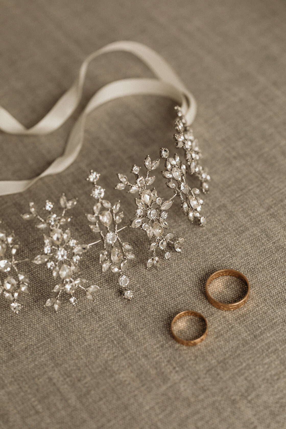 kaboompics_tiara-wedding-rings-31917