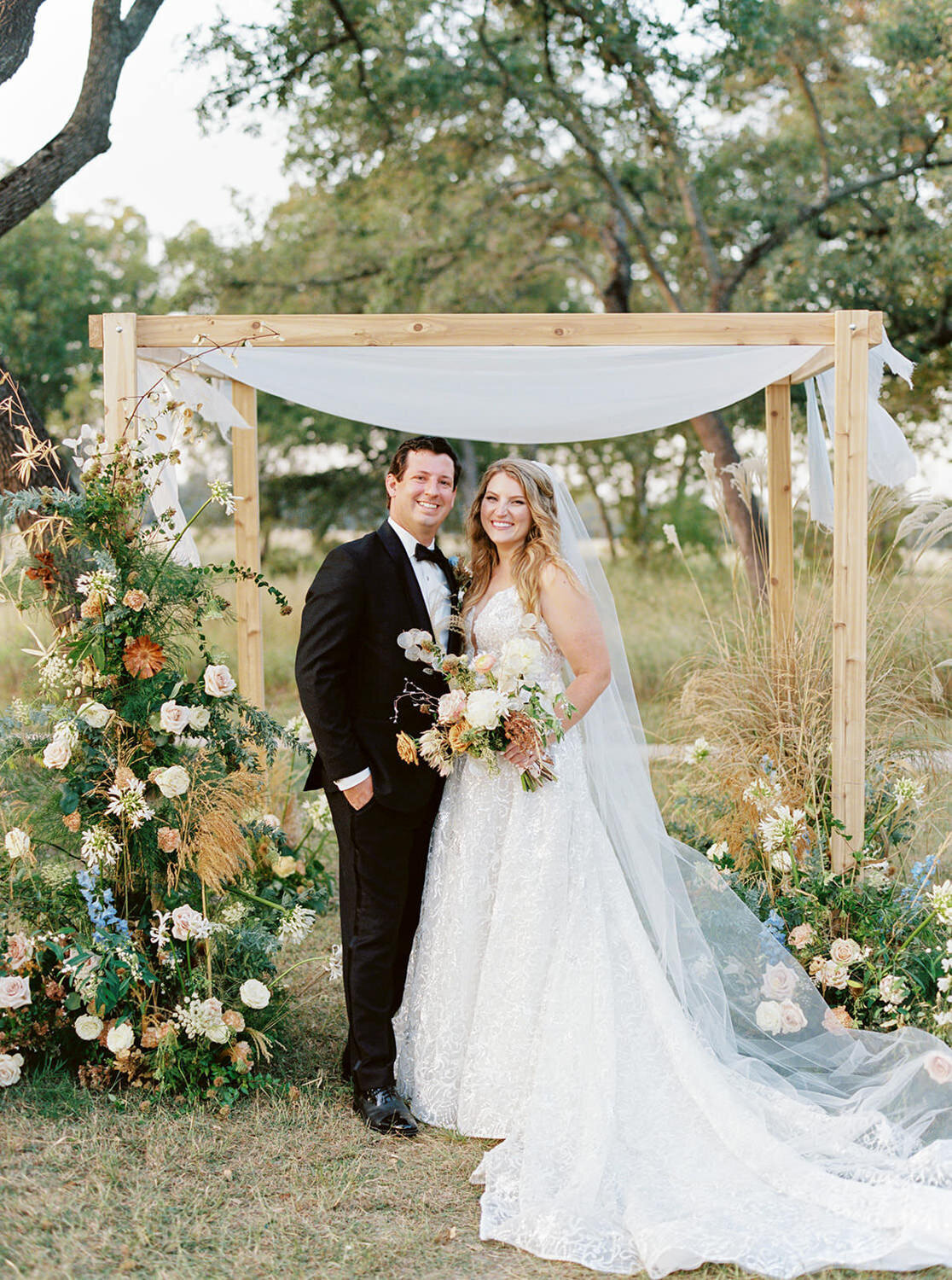 252-Texas-film-wedding-photographer-RuétPhoto-MarisaMattWedding_featherandtwine-1108_websize