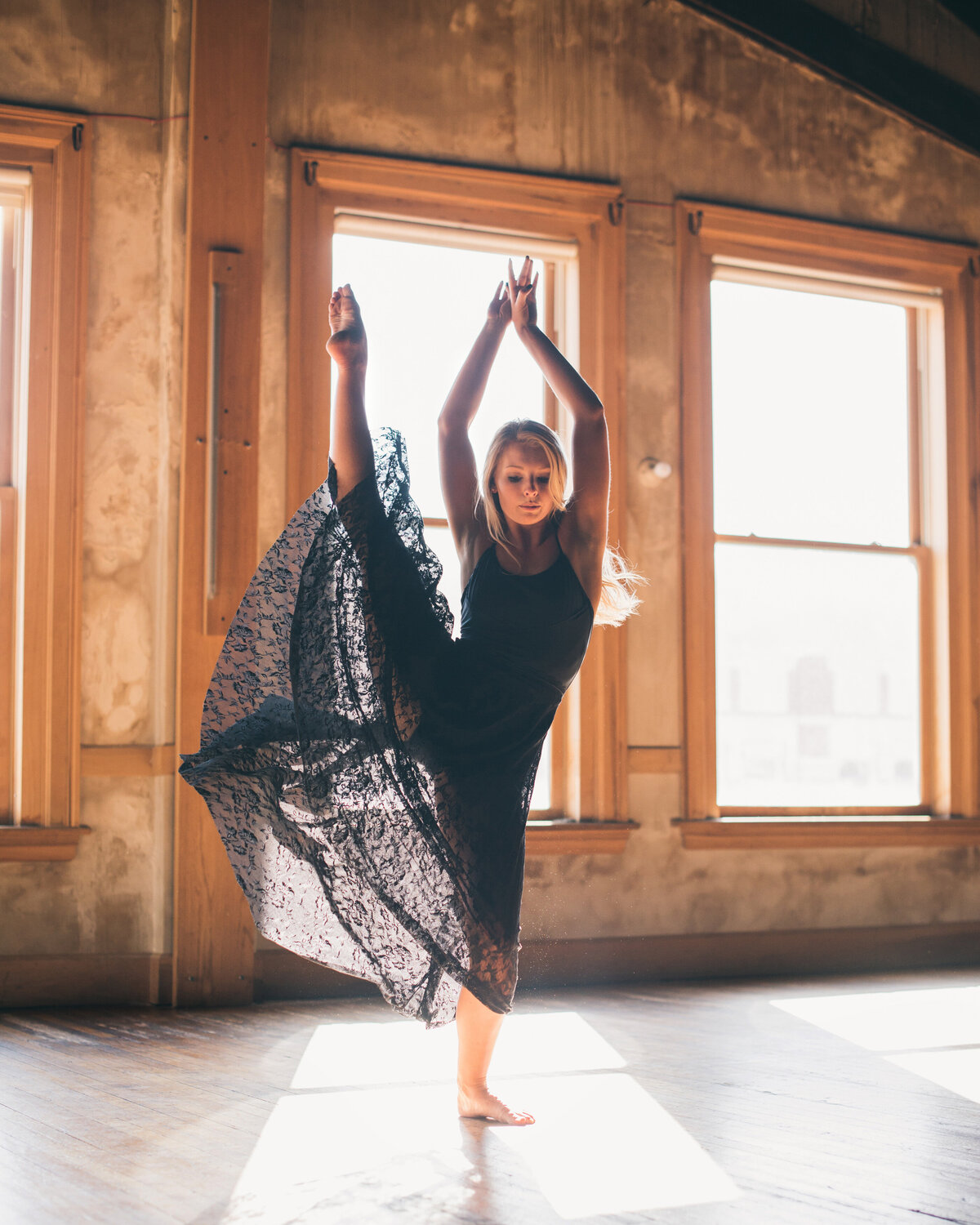 Des Moines-Iowa-Senior-Dancer-Photographer-Theresa-Schumacher-Photography-Girl-Pose