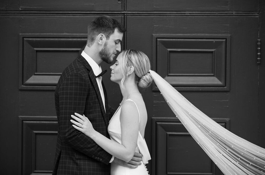 Old Montreal William Gray bride and groom Portraits | old Montreal wedding photographer