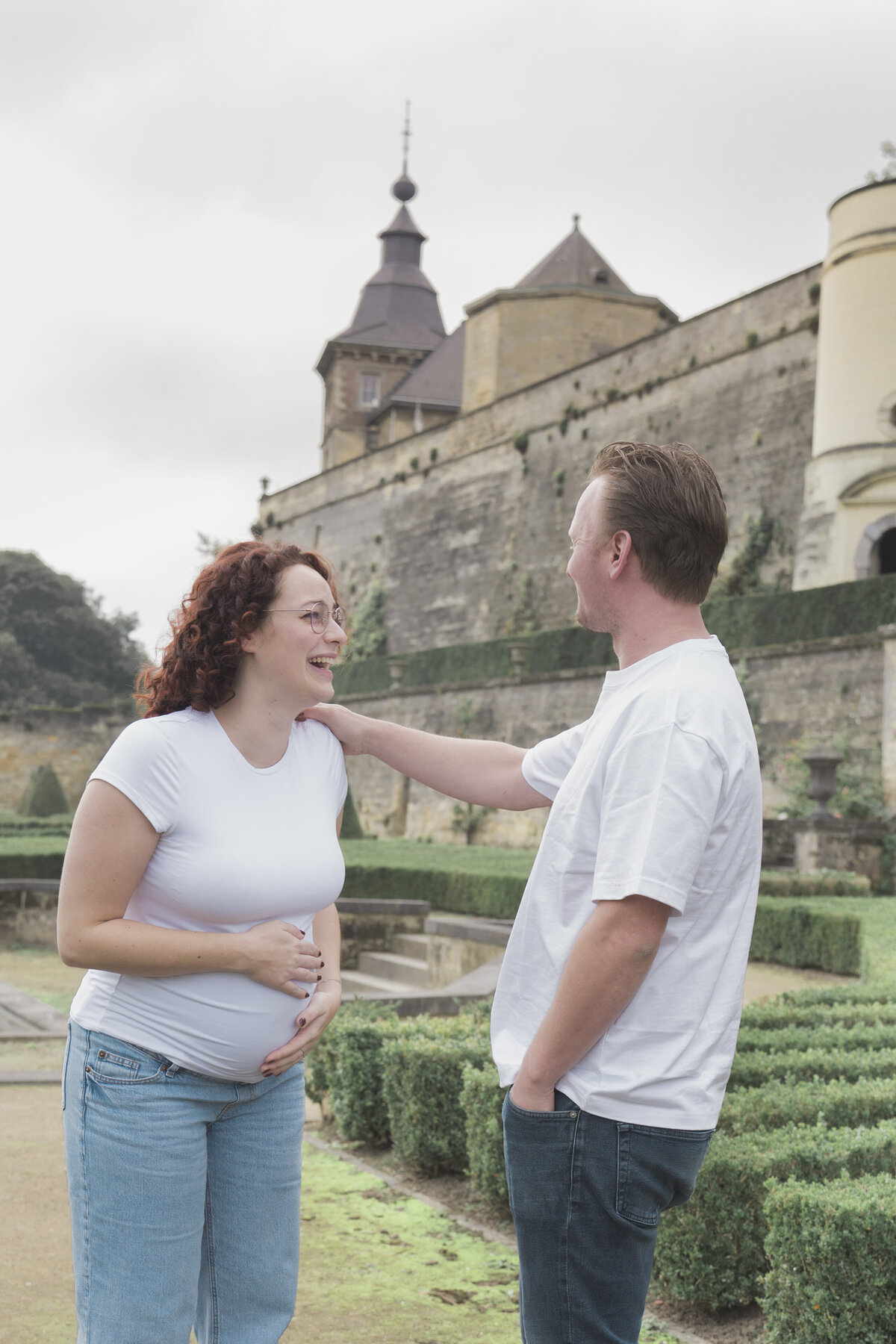 Bieyounique-zwangerschap-19 Zwangerschapsshoot Chateau Neercanne Maastricht