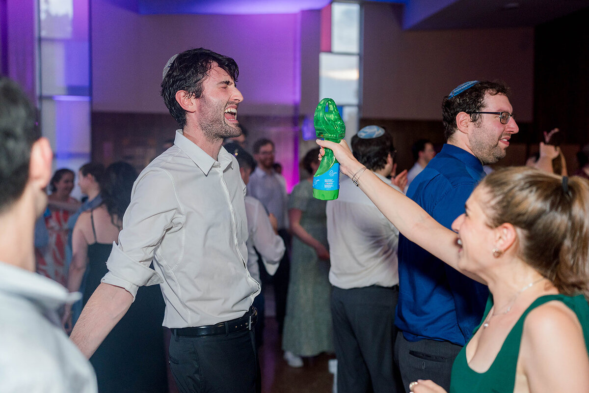 Eliana-Melmed-Photography-Chicago-LosAngeles-Jewish-WeddingPhotography-ElianaSklar-DanceFloor-00132