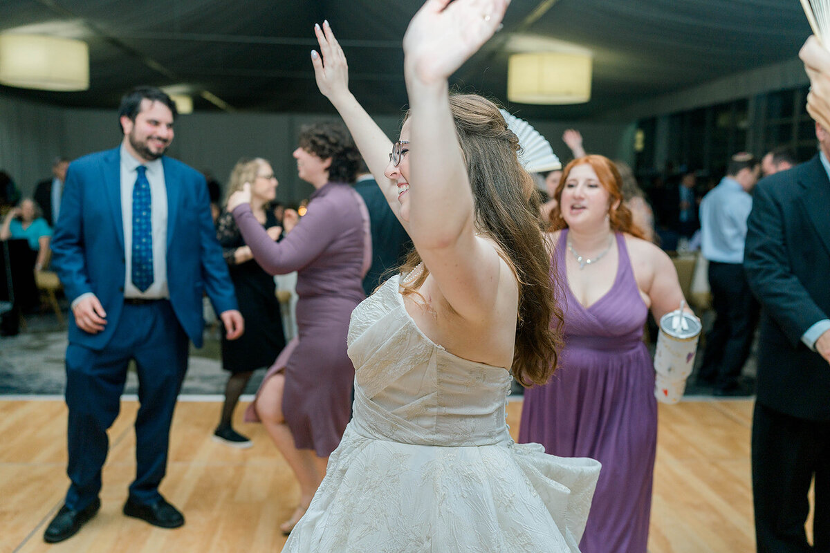 Eliana-Melmed-Photography-Chicago-LosAngeles-Jewish-WeddingPhotography-Dancefloor-00048