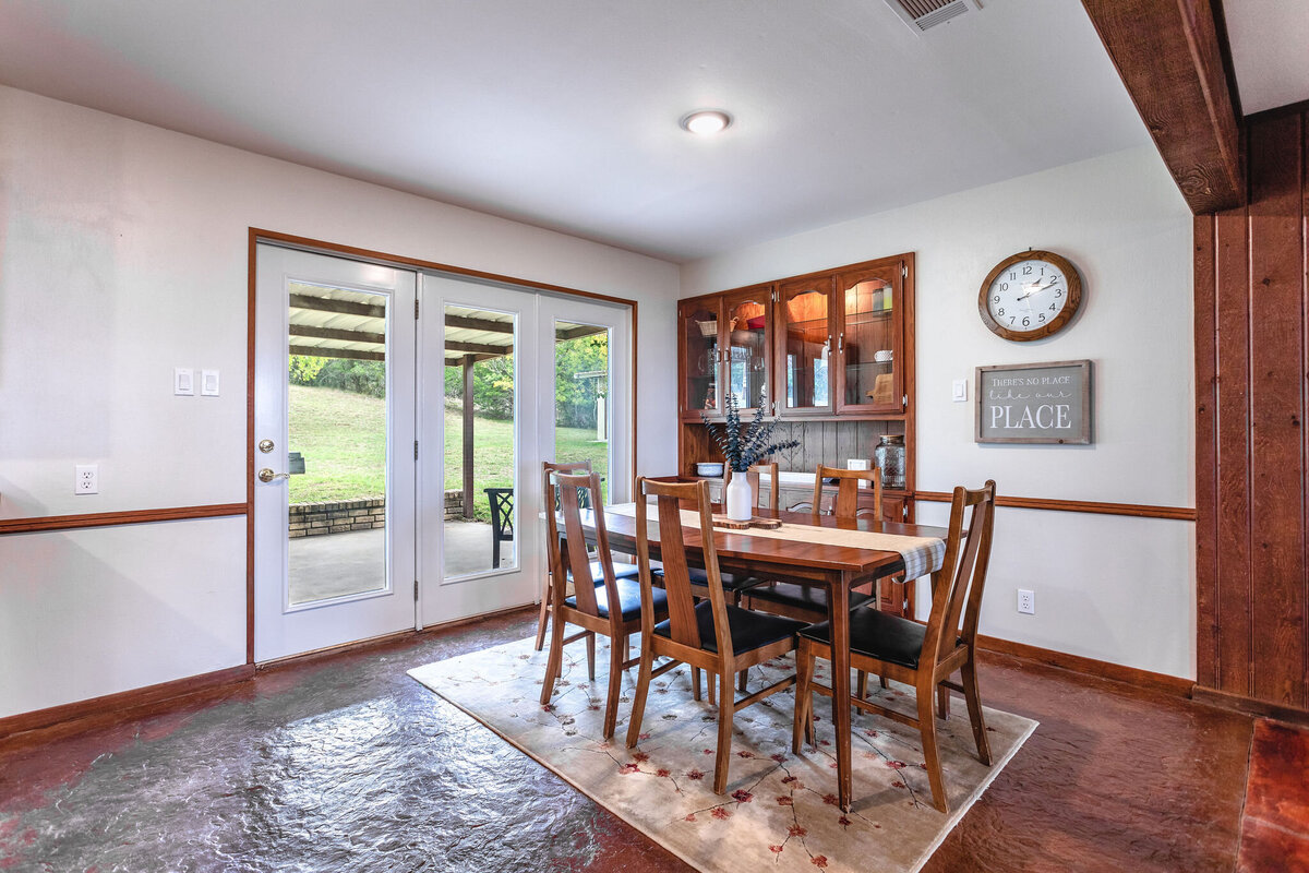 Dining room table with beautiful view in this three-bedroom, two-bathroom ranch house for 7 with incredible hiking, wildlife and views.