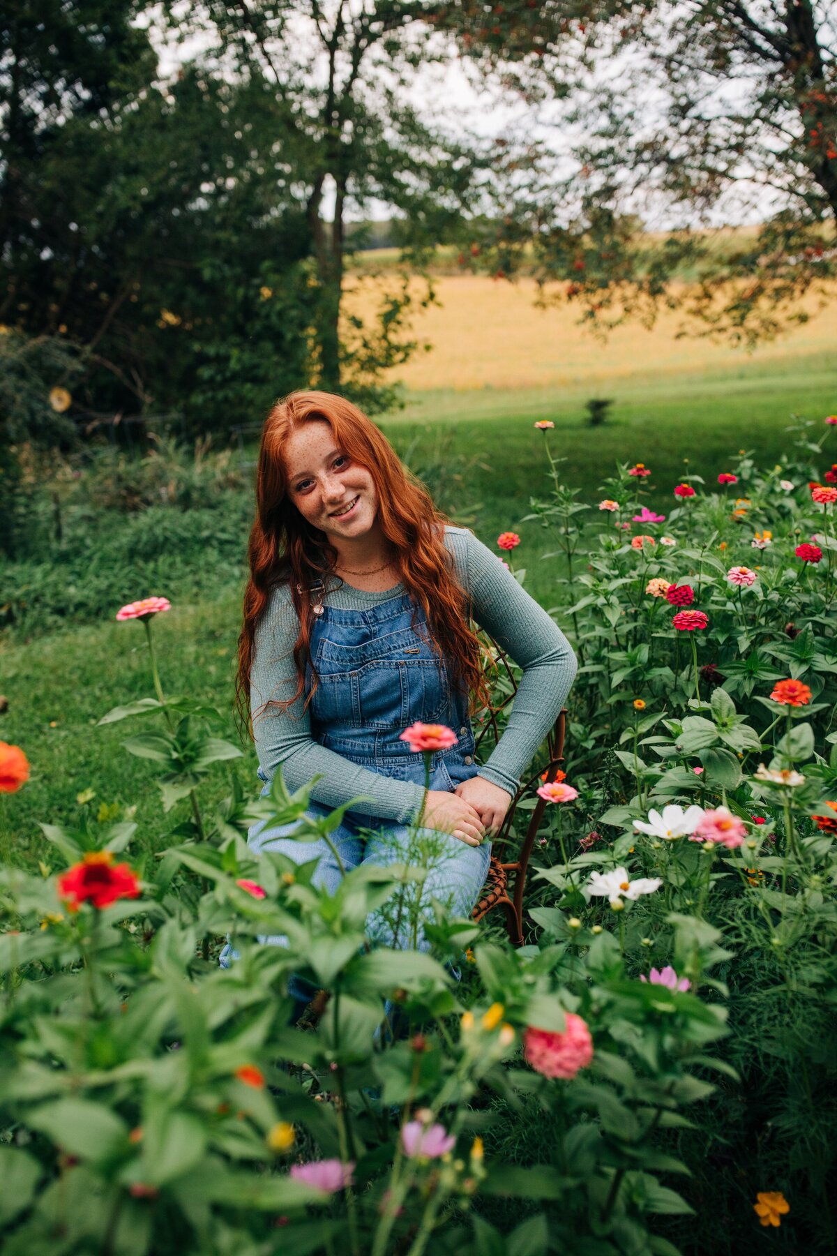 Flower-Senior-Portraits-Hartford-Wisconsin