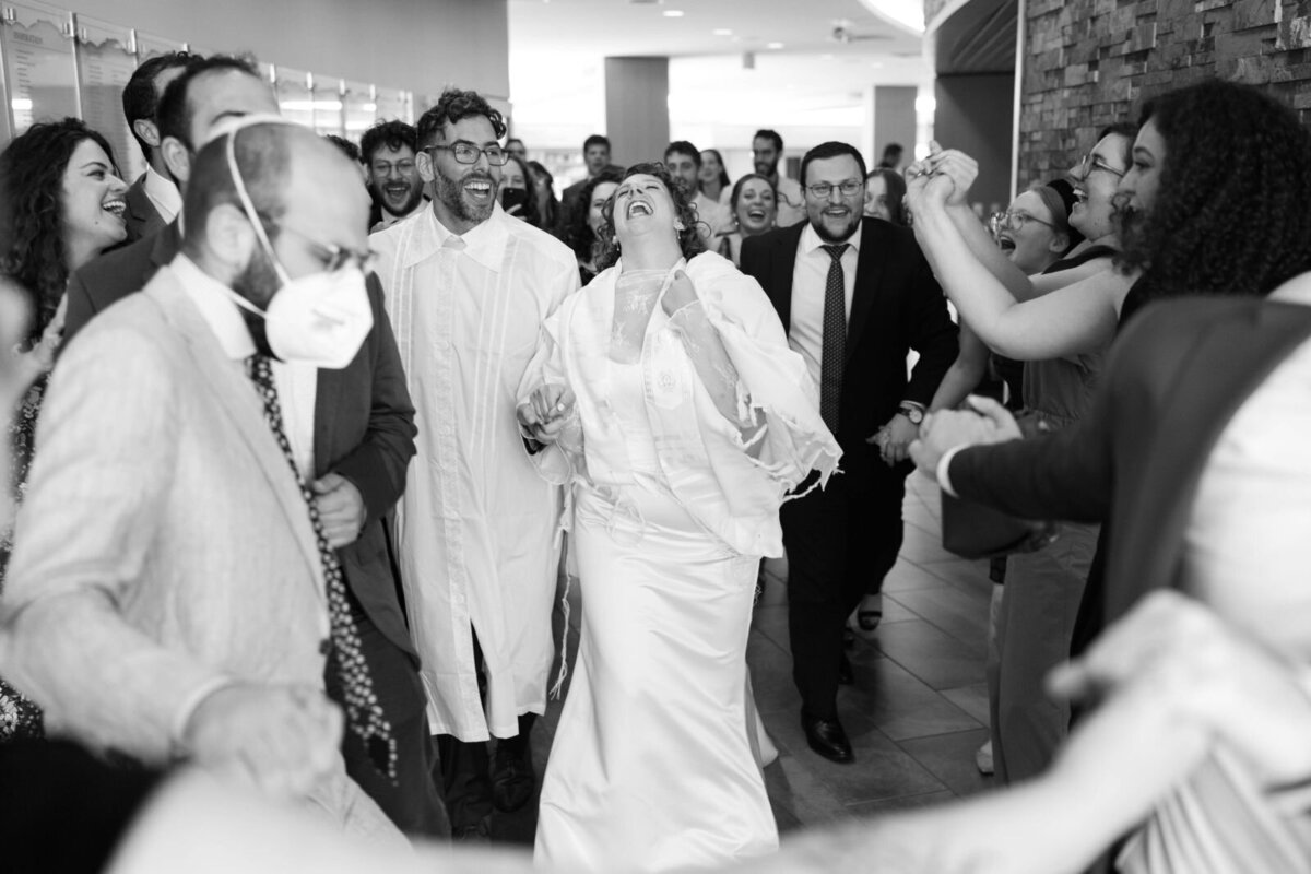 Eliana-Melmed-Photography-Chicago-LosAngeles-Jewish-WeddingPhotography-ShulaNoah-Chuppah-00204